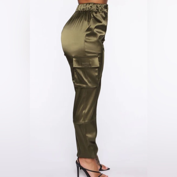 NWT✨ Satin High Rise Joggers - Picture 2 of 10